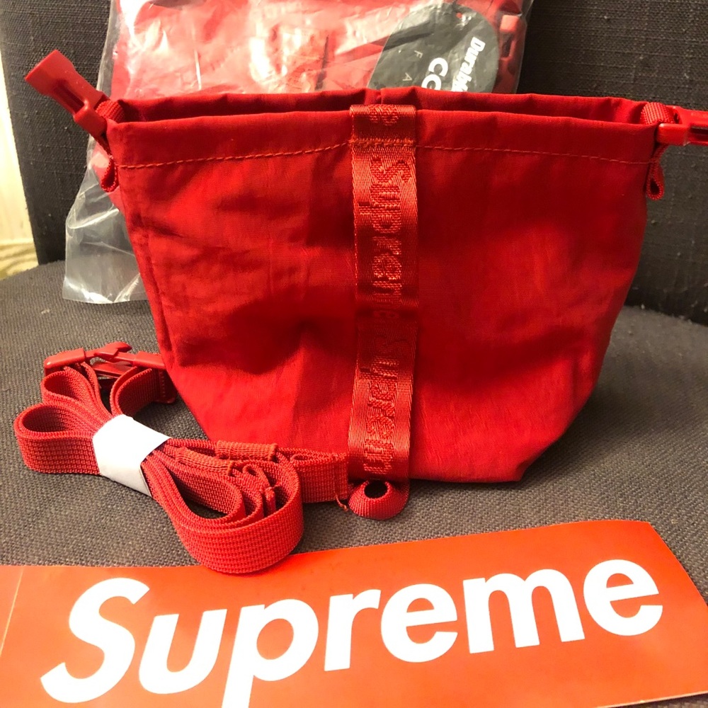 New! Supreme neck pouch FW2020 - Dark red